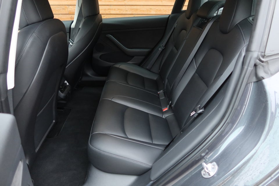 Tesla Model 3 Standard Range+ RWD 4d