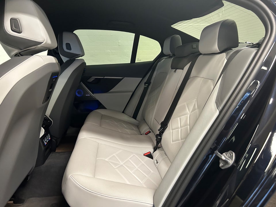 BMW i5 eDrive40 Fully Charged M-Sport 4d