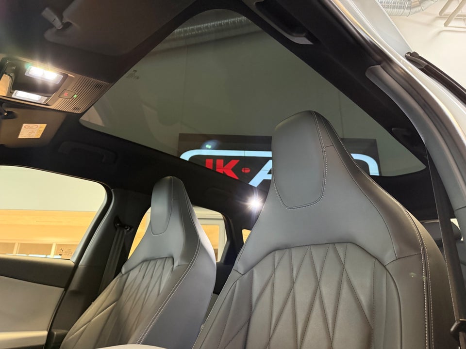 Ford Explorer 82 Premium Extended Range 5d