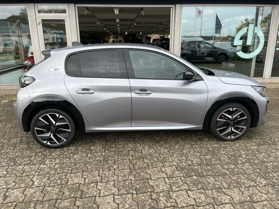 Peugeot e-208 50 GT 5d