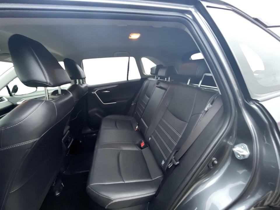 Toyota RAV4 2,5 Hybrid H3 Business MDS 5d