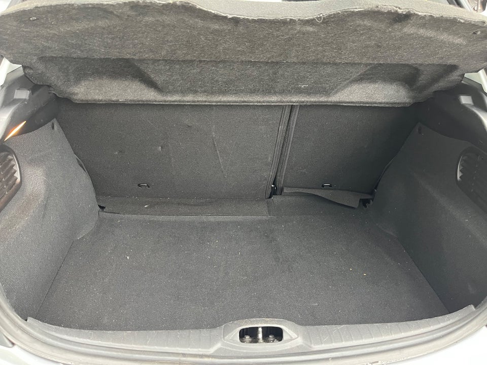 Peugeot 208 1,2 PureTech 82 Signature Sky 5d
