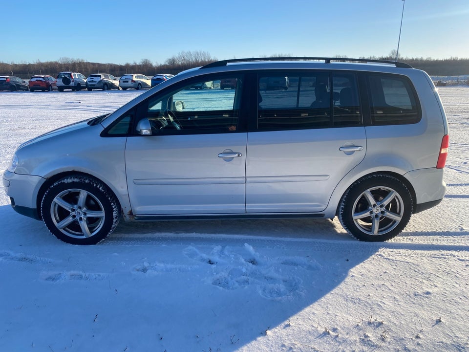 VW Touran 1,6 FSi 5d