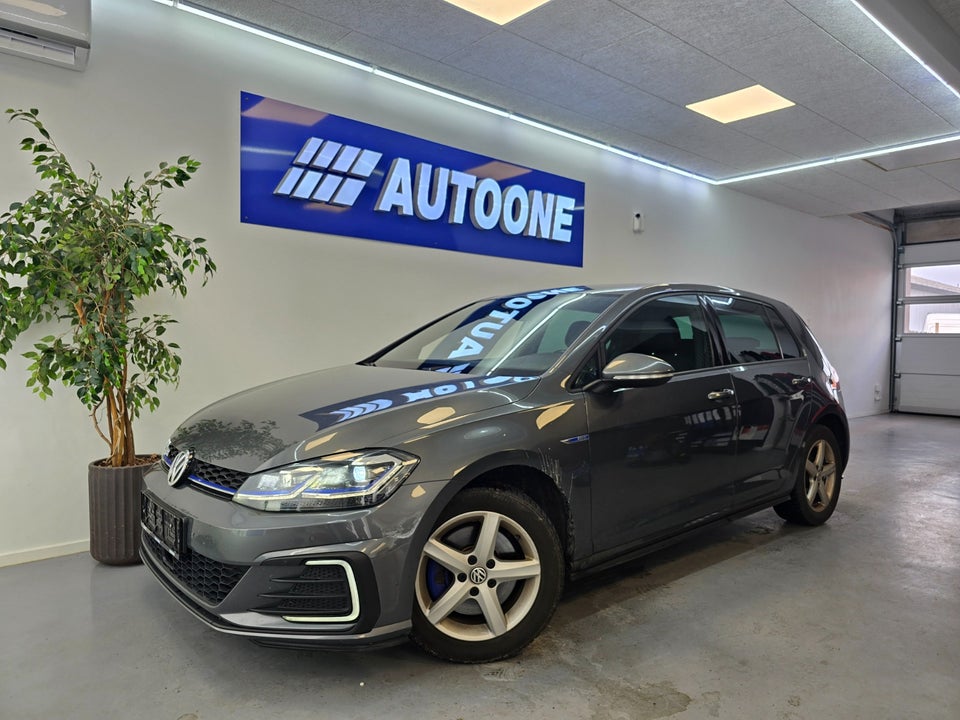 VW Golf VII 1,4 GTE DSG 5d