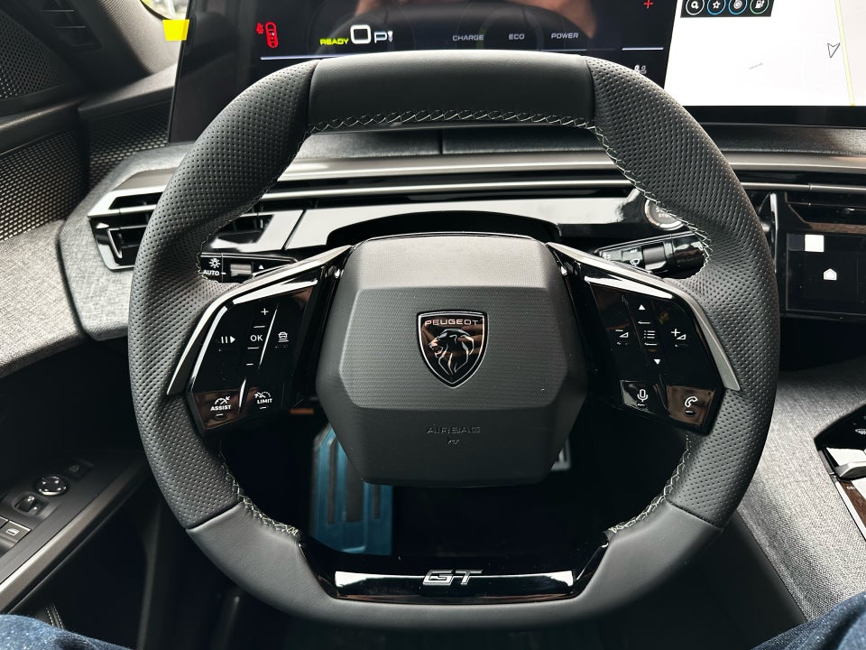 Peugeot e-3008 77 GT Pack 5d