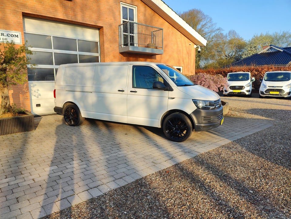 VW Transporter 2,0 TDi 150 Kassevogn DSG lang