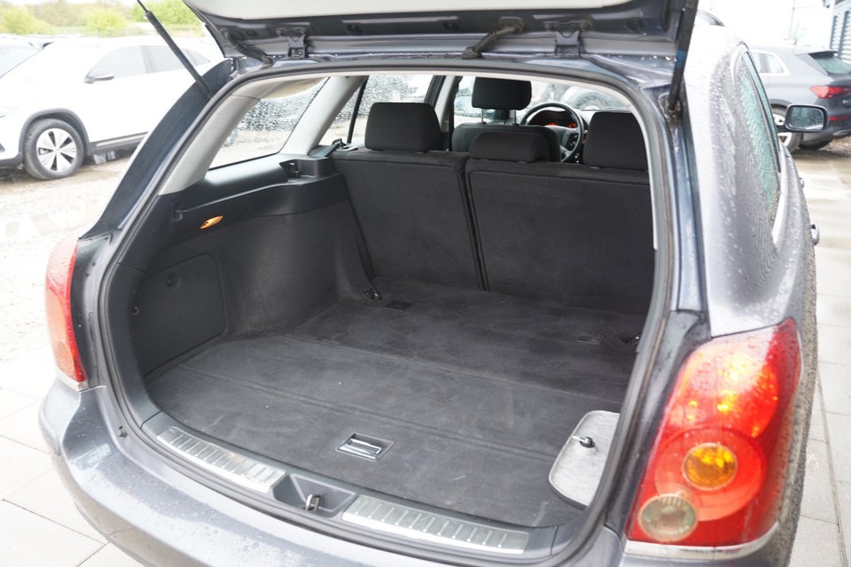 Toyota Avensis 1,8 VVT-i Elegance stc. 5d