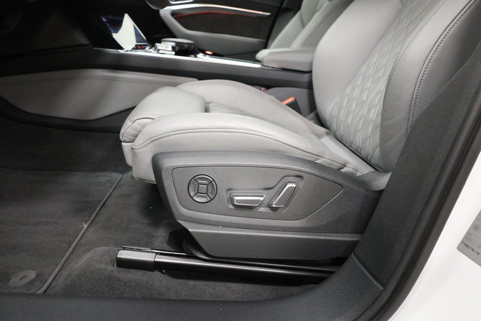 Audi e-tron 55 S-line quattro 5d