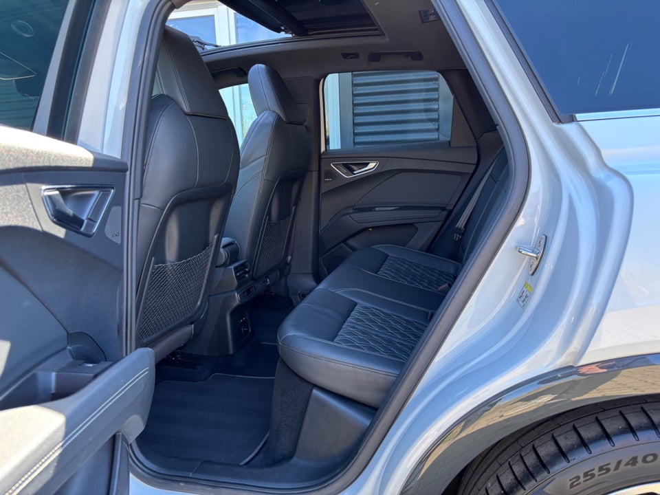 Audi Q4 e-tron 50 S-line quattro 5d