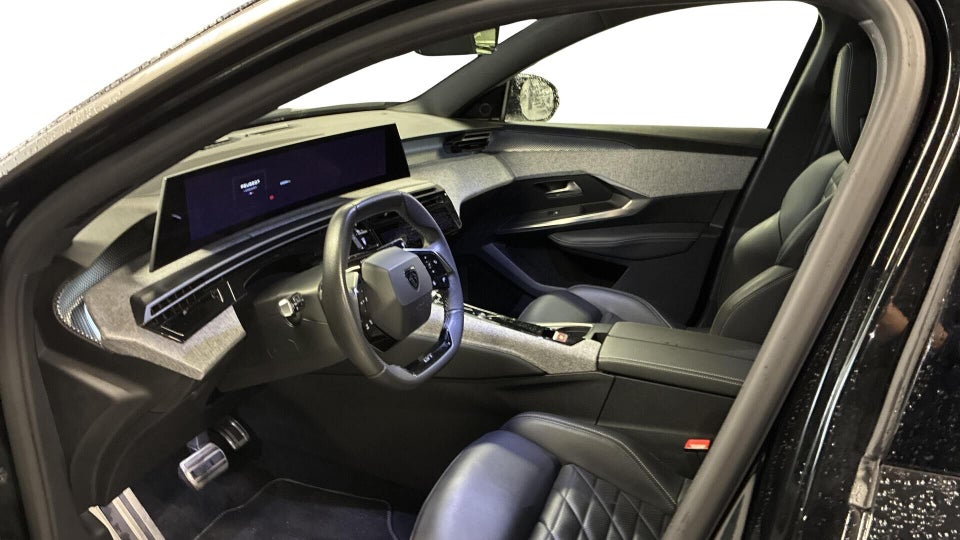 Peugeot e-3008 77 GT 5d