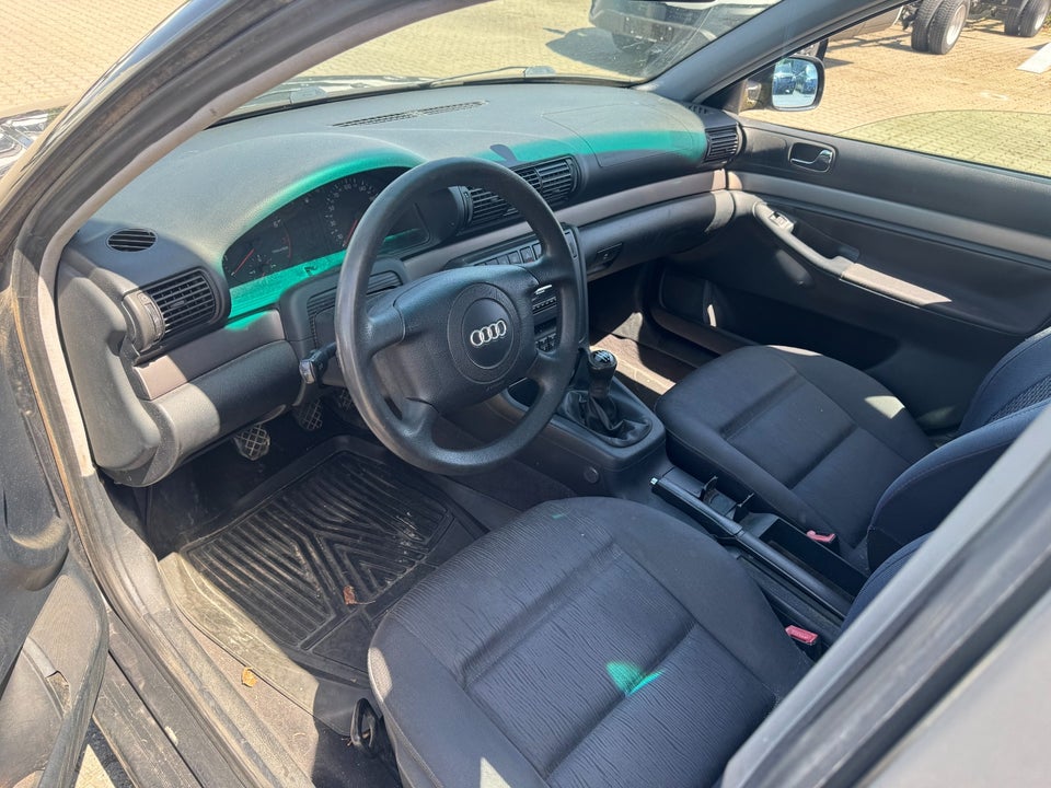 Audi A4 1,6  4d
