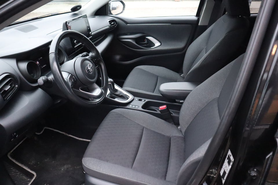 Toyota Yaris 1,5 Hybrid Active Tech Design e-CVT 5d