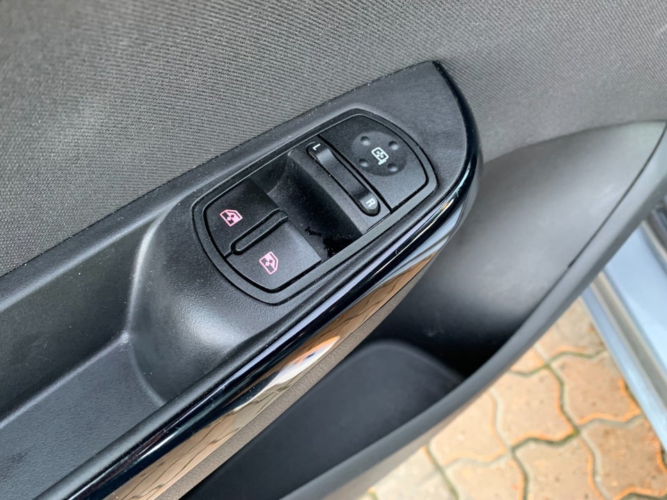 Opel Corsa 1,4 16V Sport 5d