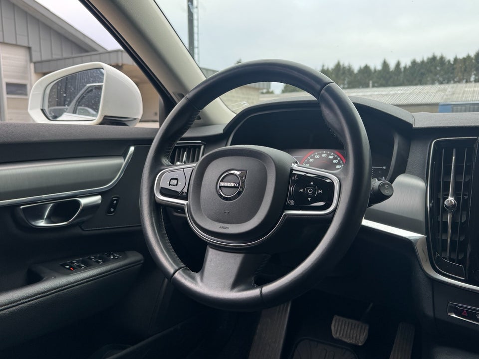 Volvo V90 2,0 D4 190 Momentum aut. 5d