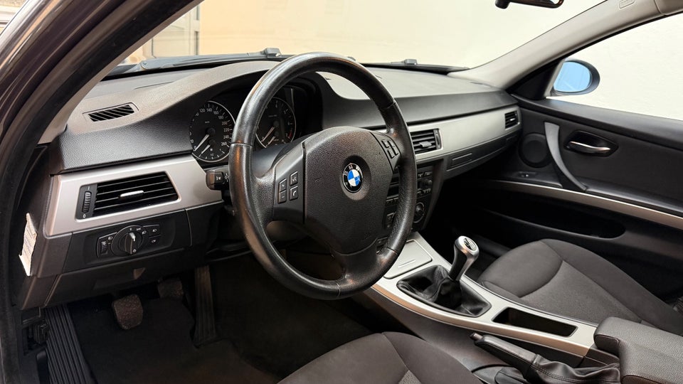 BMW 320i 2,0  4d