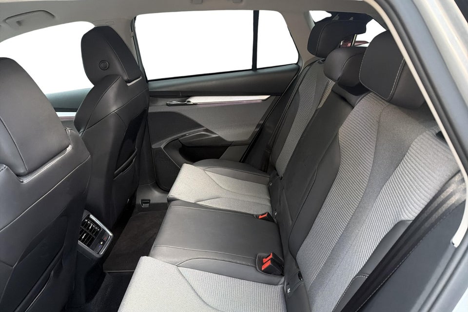 Skoda Enyaq 60 iV Loft 5d