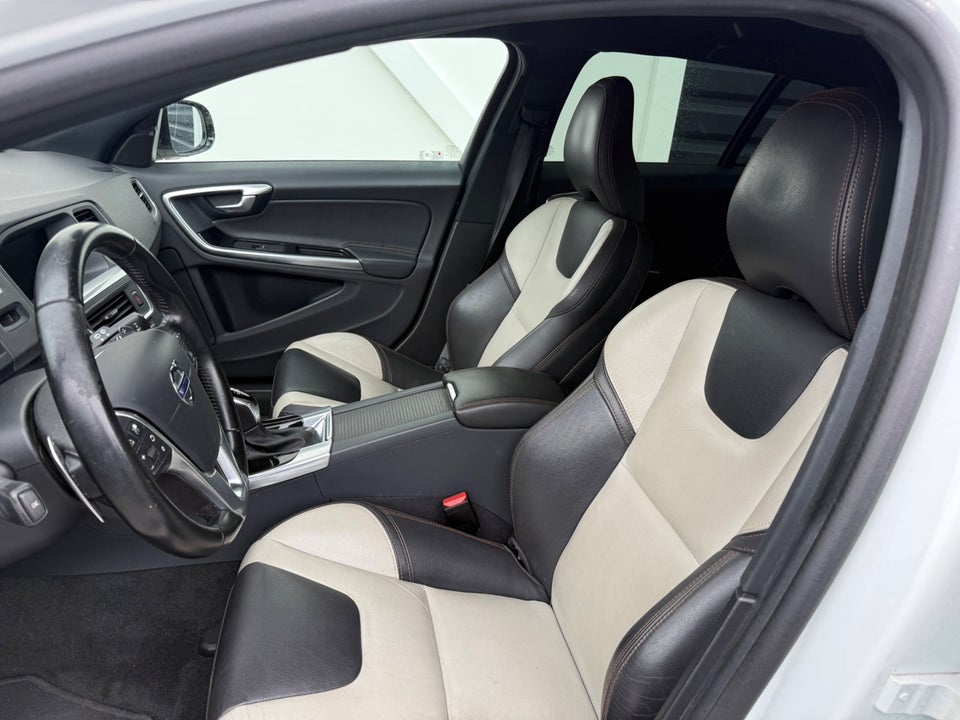 Volvo V60 CC 2,0 T5 245 Momentum aut. 5d