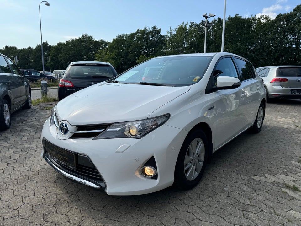 Toyota Auris 1,8 Hybrid H3 CVT 5d