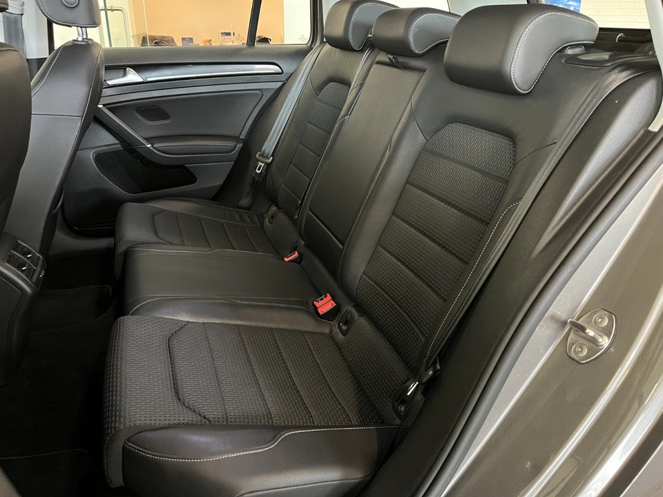 VW Golf VII 1,4 TSi 125 Highline Variant DSG BMT 5d