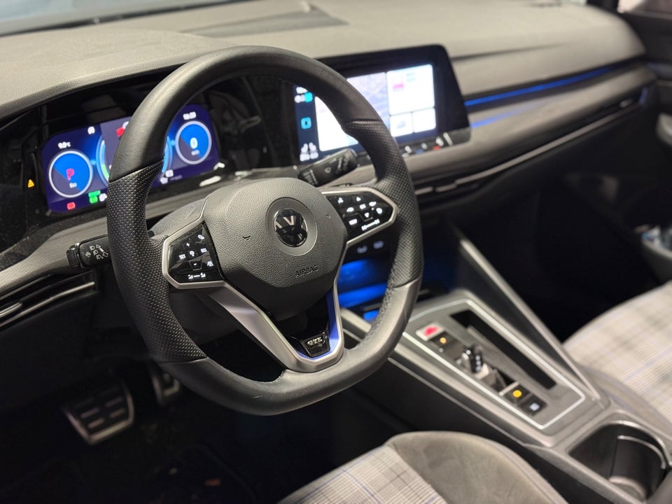 VW Golf VIII 1,4 GTE DSG 5d