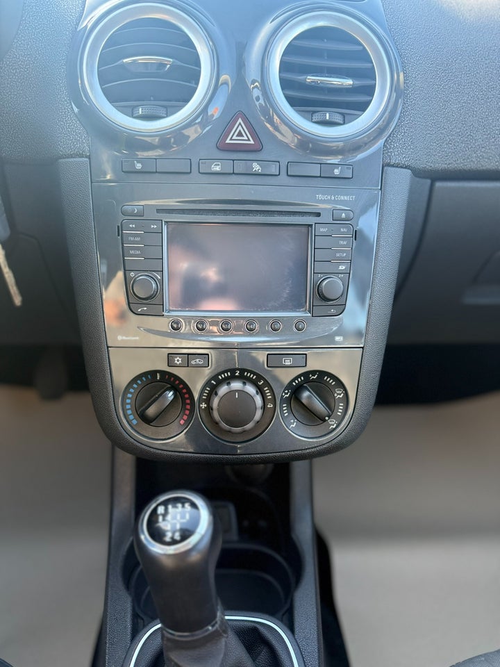 Opel Corsa 1,4 16V Cosmo 5d