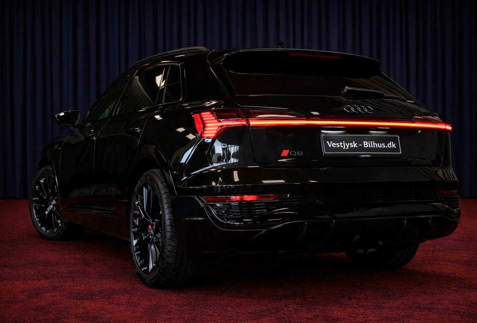 Audi Q8 e-tron 55 S-line Black Edition quattro 5d