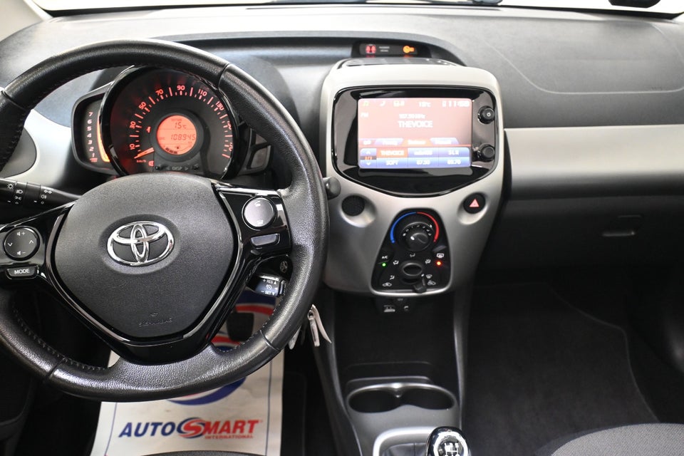 Toyota Aygo 1,0 VVT-i x-wave Sky 5d