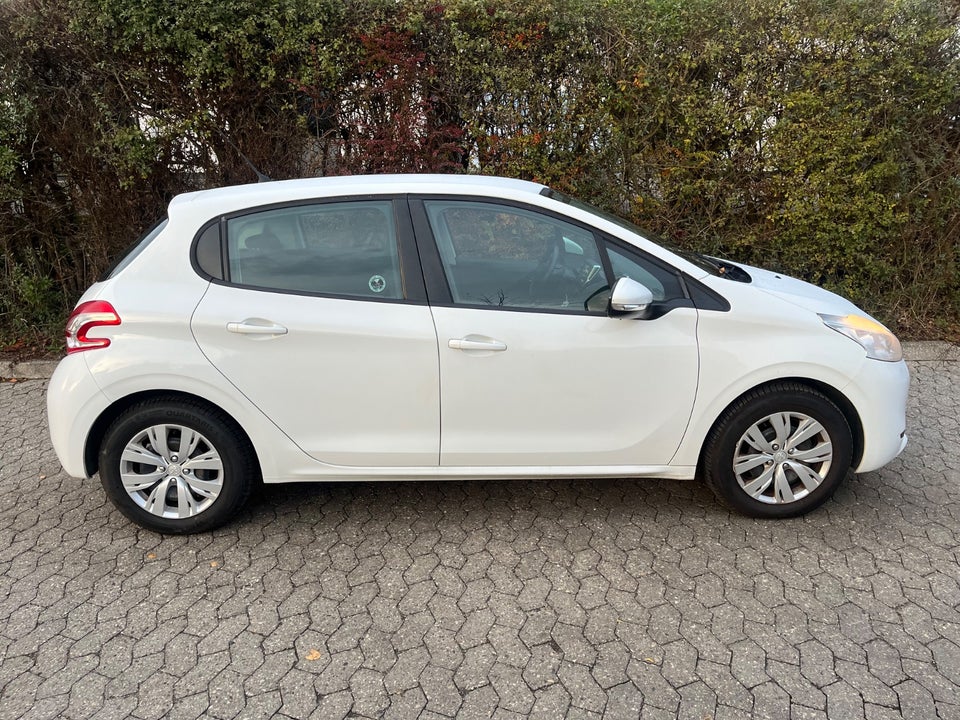 Peugeot 208 1,2 VTi Allure 5d