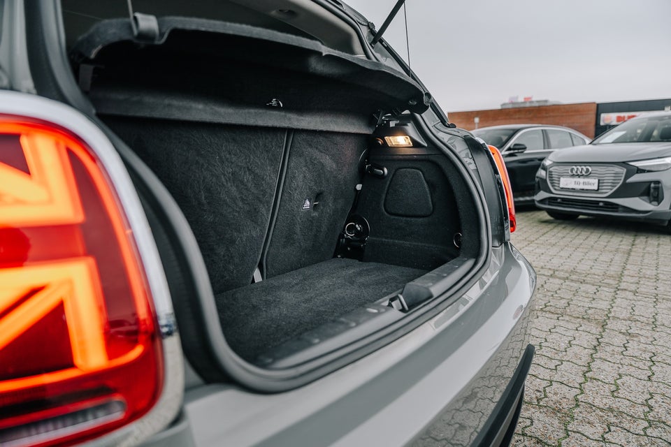 MINI Cooper SE Essential 3d