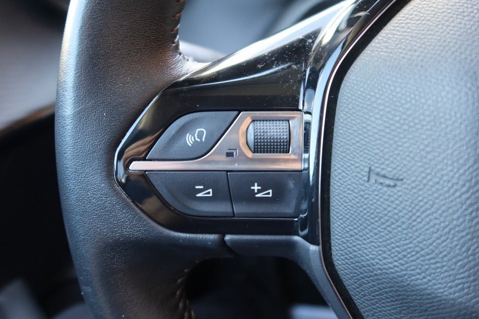 Peugeot 208 1,2 PureTech 100 Platin Sport 5d