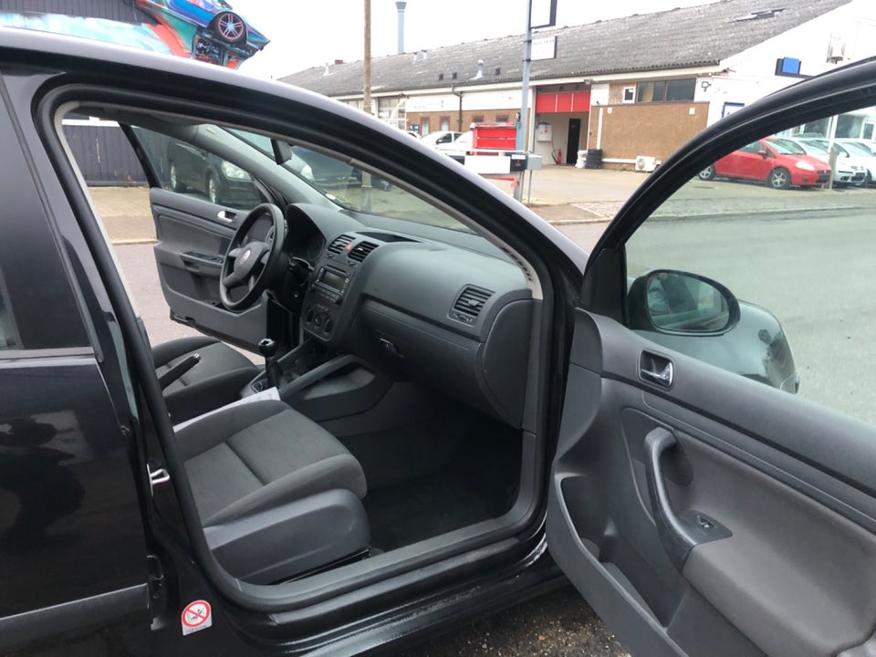 VW Golf V 1,6 Comfortline 5d