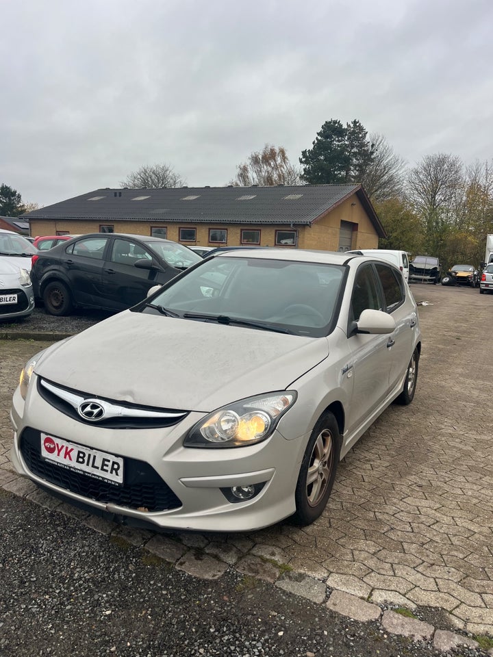 Hyundai i30 1,6 CRDi 90 Classic 5d