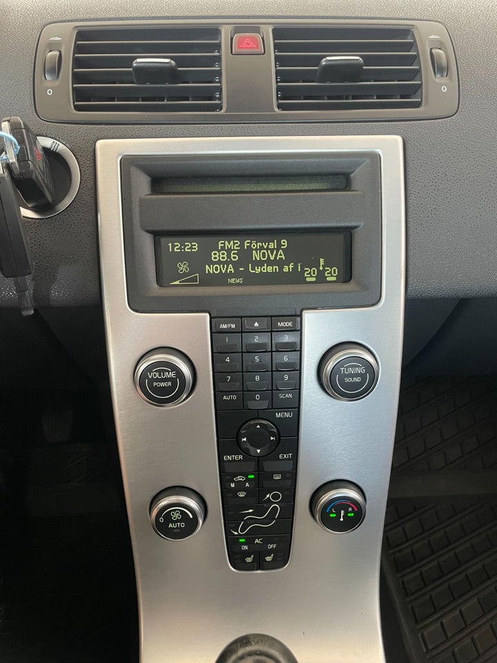Volvo S40 2,0 Momentum 4d