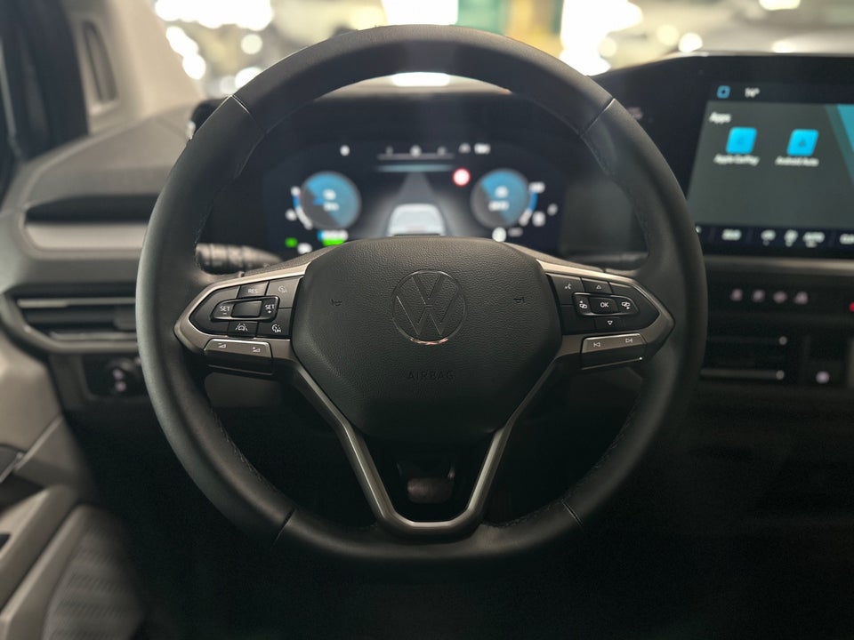 VW e-Caravelle 64 Style SWB