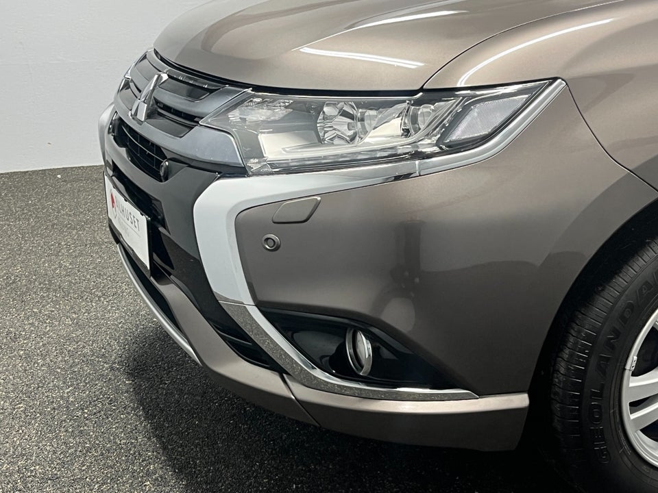 Mitsubishi Outlander 2,0 PHEV Instyle CVT 4WD 5d