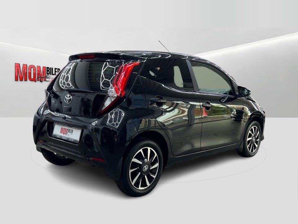 Toyota Aygo 1,0 VVT-i x-black 5d