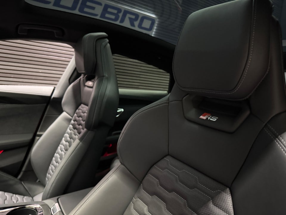 Audi RS e-tron GT quattro 4d