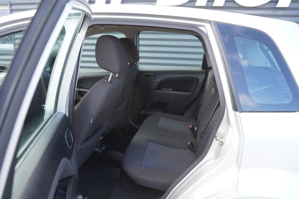 Ford Fiesta 1,4 Ambiente 5d