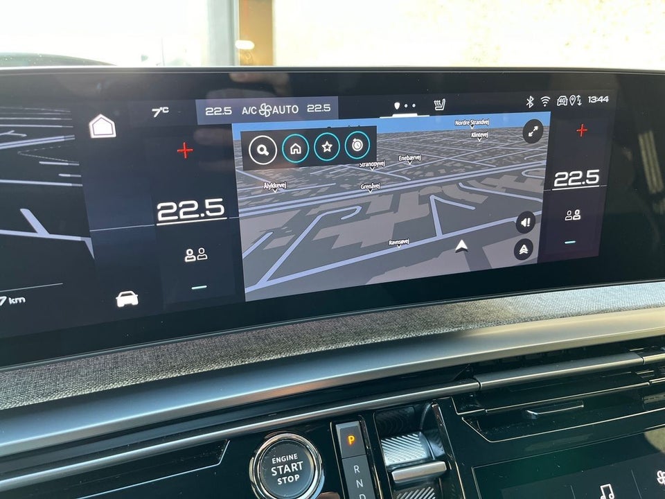 Peugeot e-3008 77 GT 5d