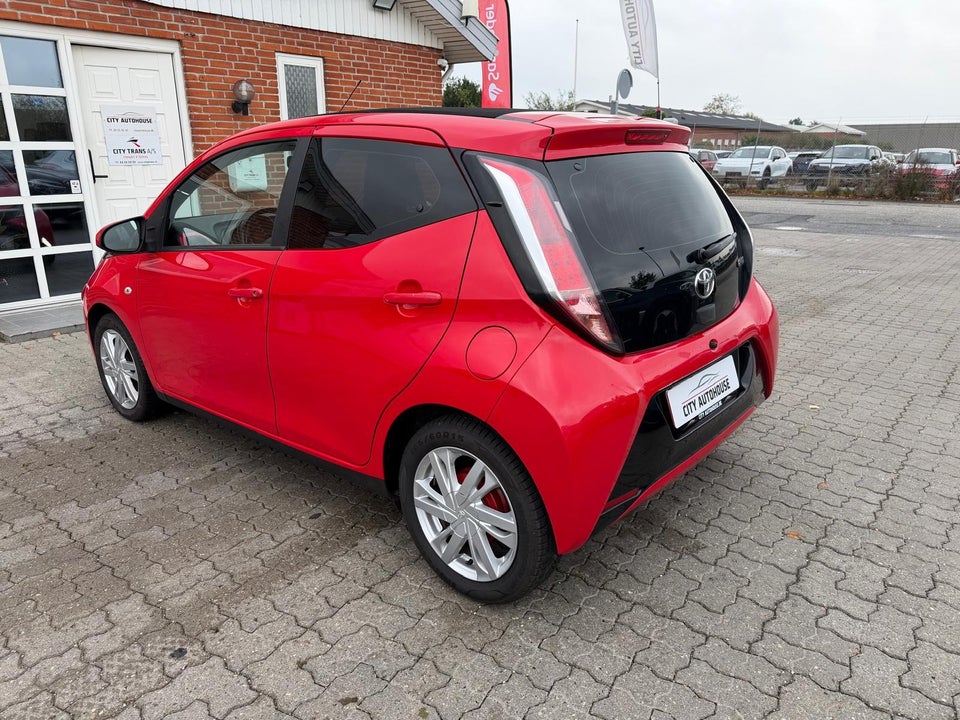 Toyota Aygo 1,0 VVT-i x-wave Sky 5d