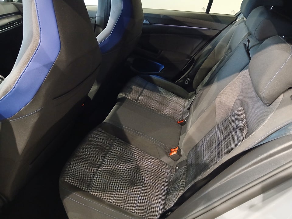 VW Golf VIII 1,4 GTE DSG 5d