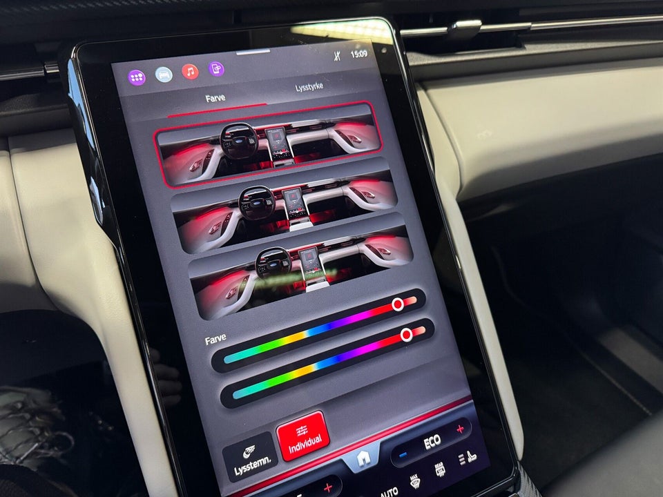 Ford Explorer 82 Premium Extended Range 5d