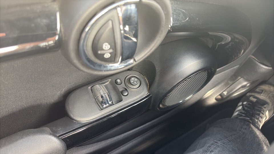 MINI Cooper SE Essential 3d
