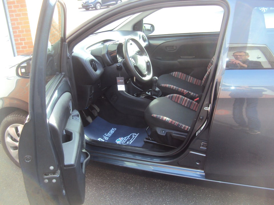 Citroën C1 1,0 VTi Shine 5d