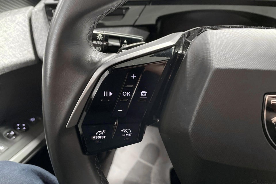 Peugeot e-5008 77 Allure 7prs 5d