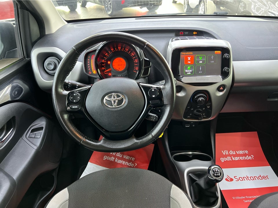Toyota Aygo 1,0 VVT-i x-black 5d