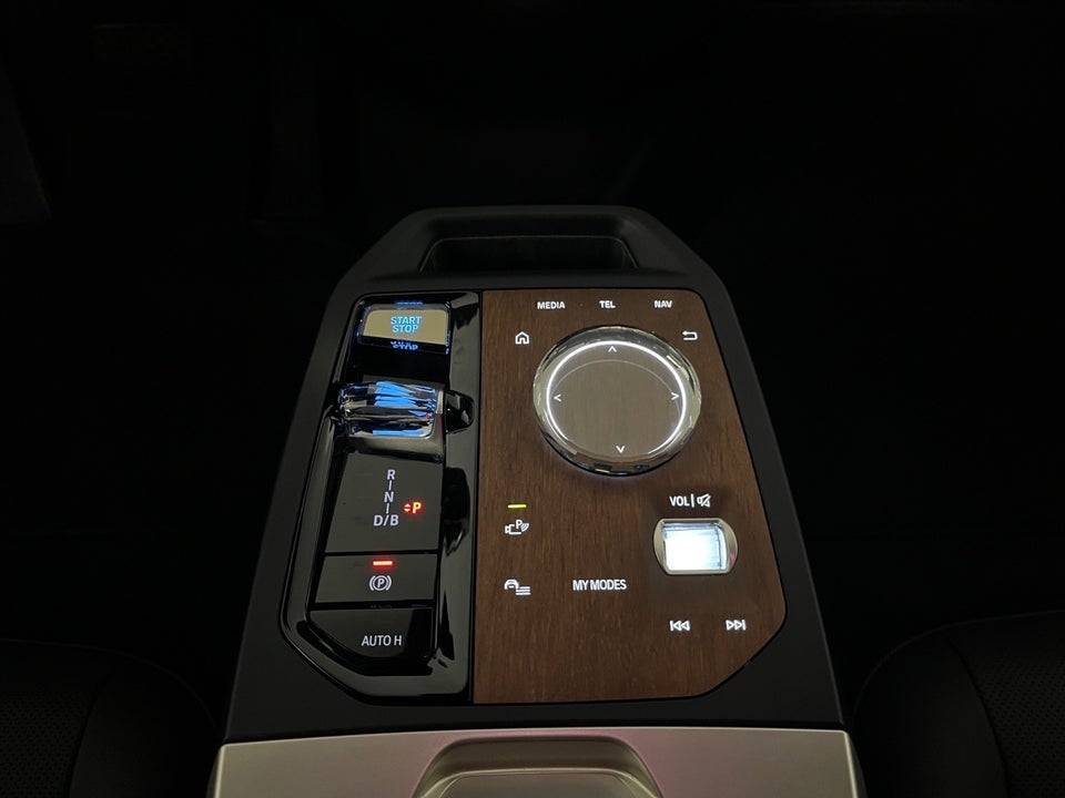 BMW iX xDrive40 Supercharged 5d