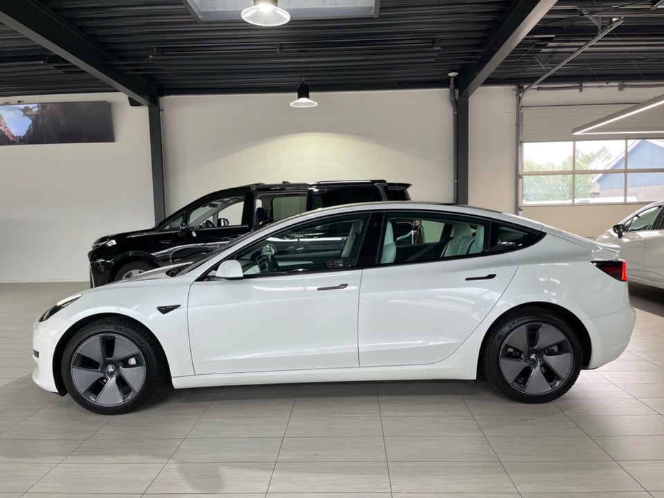 Tesla Model 3 Standard Range+ RWD 4d