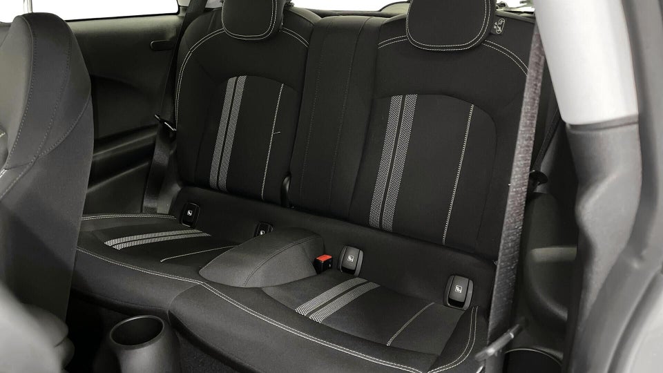 MINI Cooper SE Essential 3d