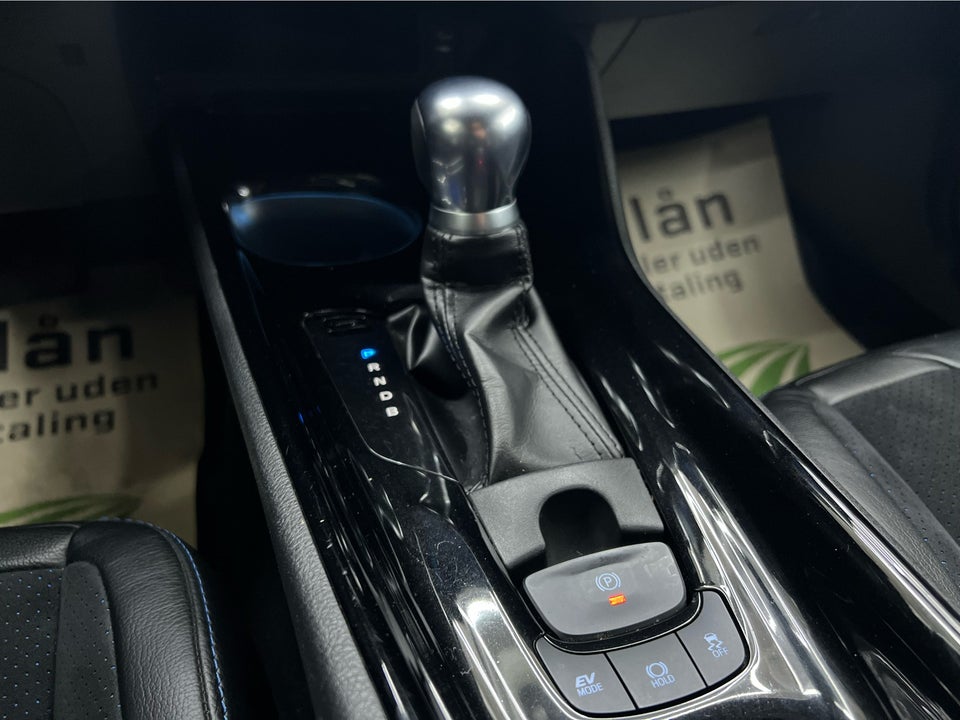 Toyota C-HR 1,8 Hybrid Premium Selected CVT 5d